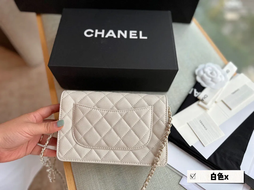 CC792 Wallet on Chain / 4.8 × 7.5 × 1.4 in