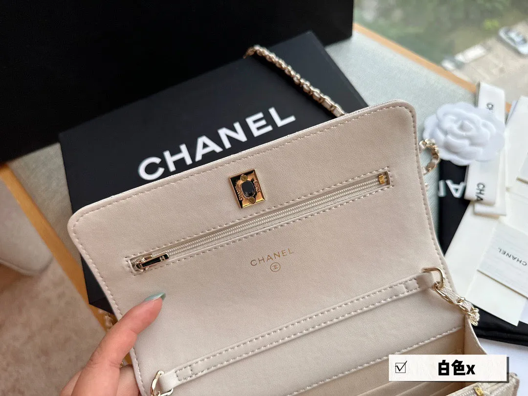 CC792 Wallet on Chain / 4.8 × 7.5 × 1.4 in