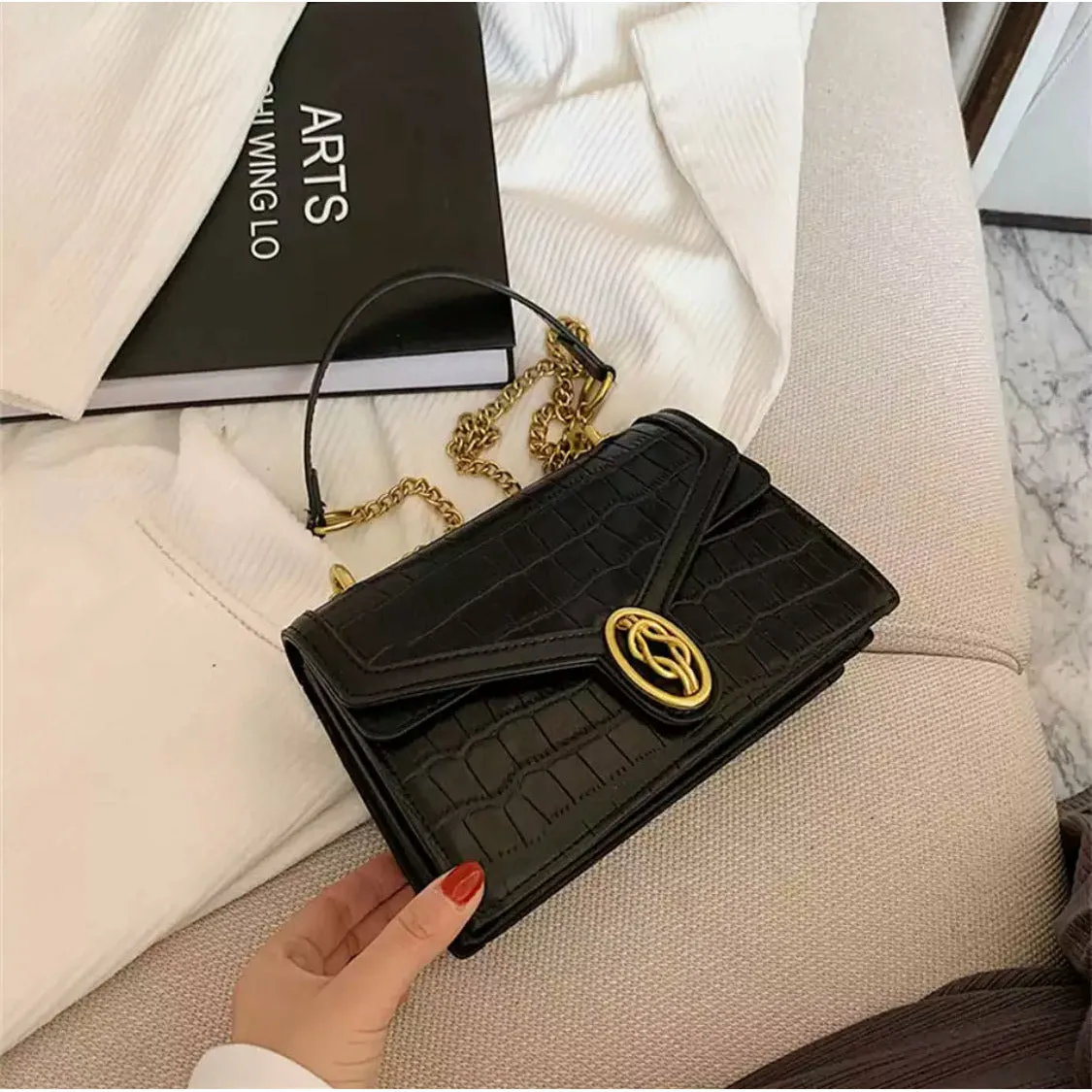 Crocodile Pattern Chain Crossbody Bag