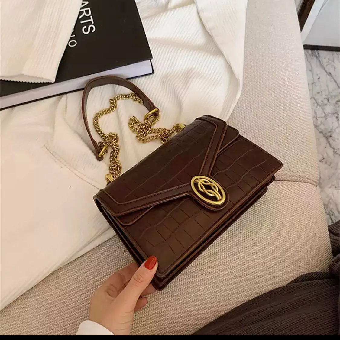 Crocodile Pattern Chain Crossbody Bag