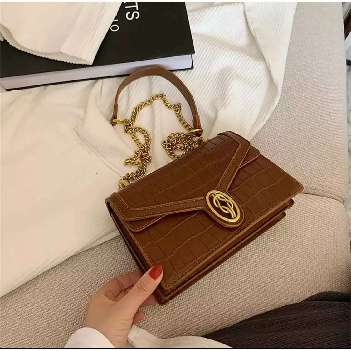 Crocodile Pattern Chain Crossbody Bag
