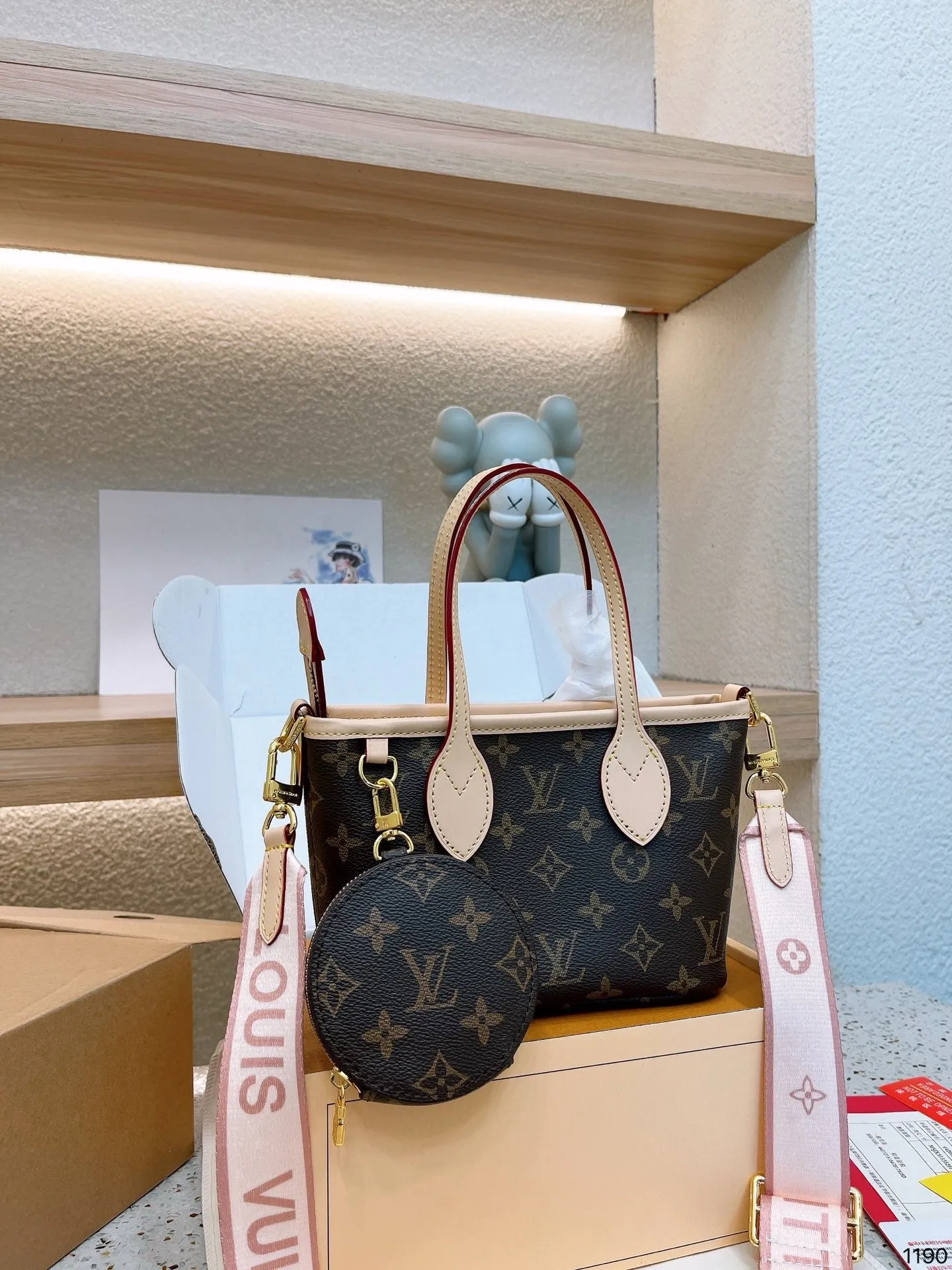LB905 Neverfull BB / 9.4 x 5.5 x 3.5 inches