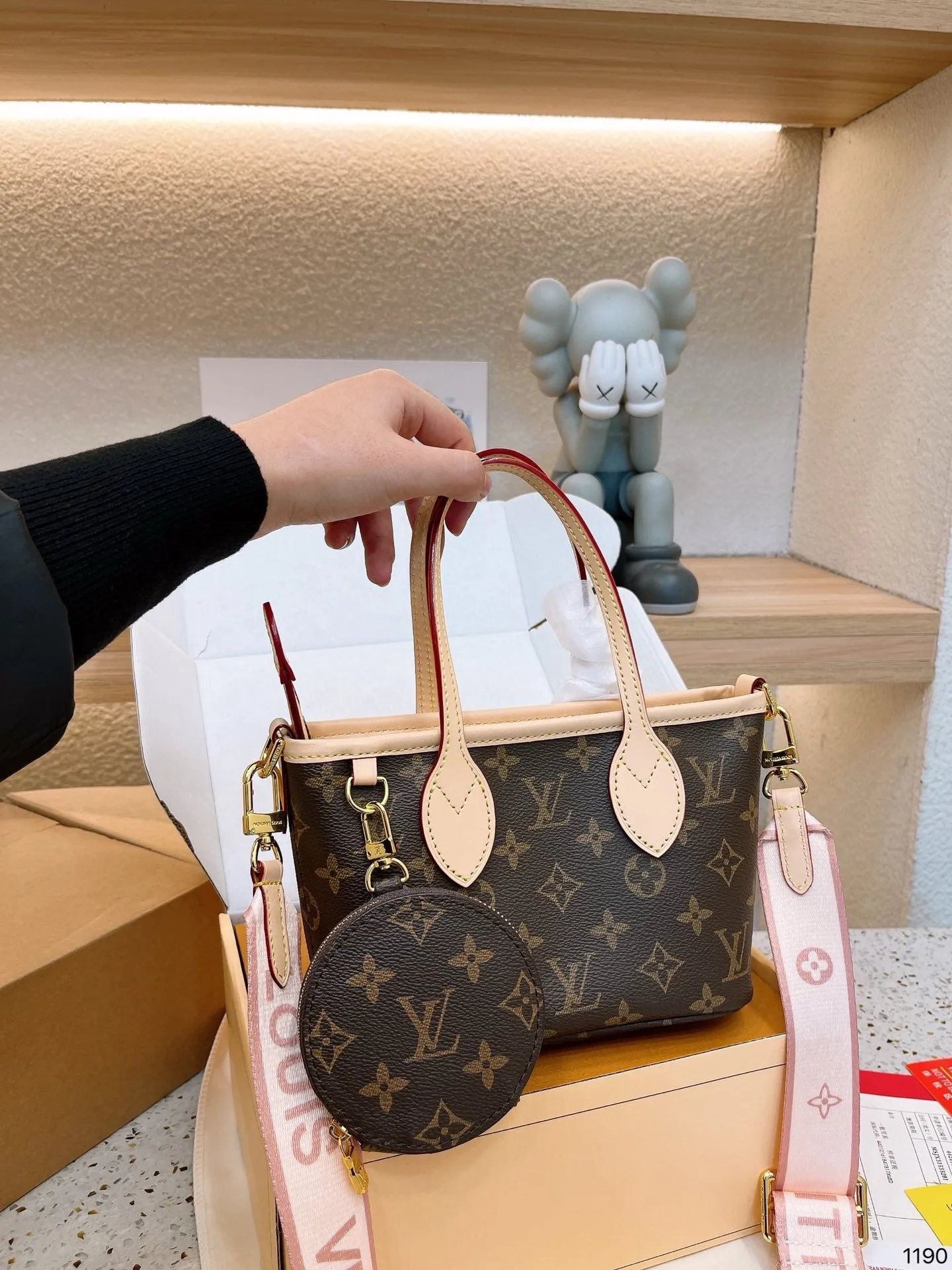 LB905 Neverfull BB / 9.4 x 5.5 x 3.5 inches