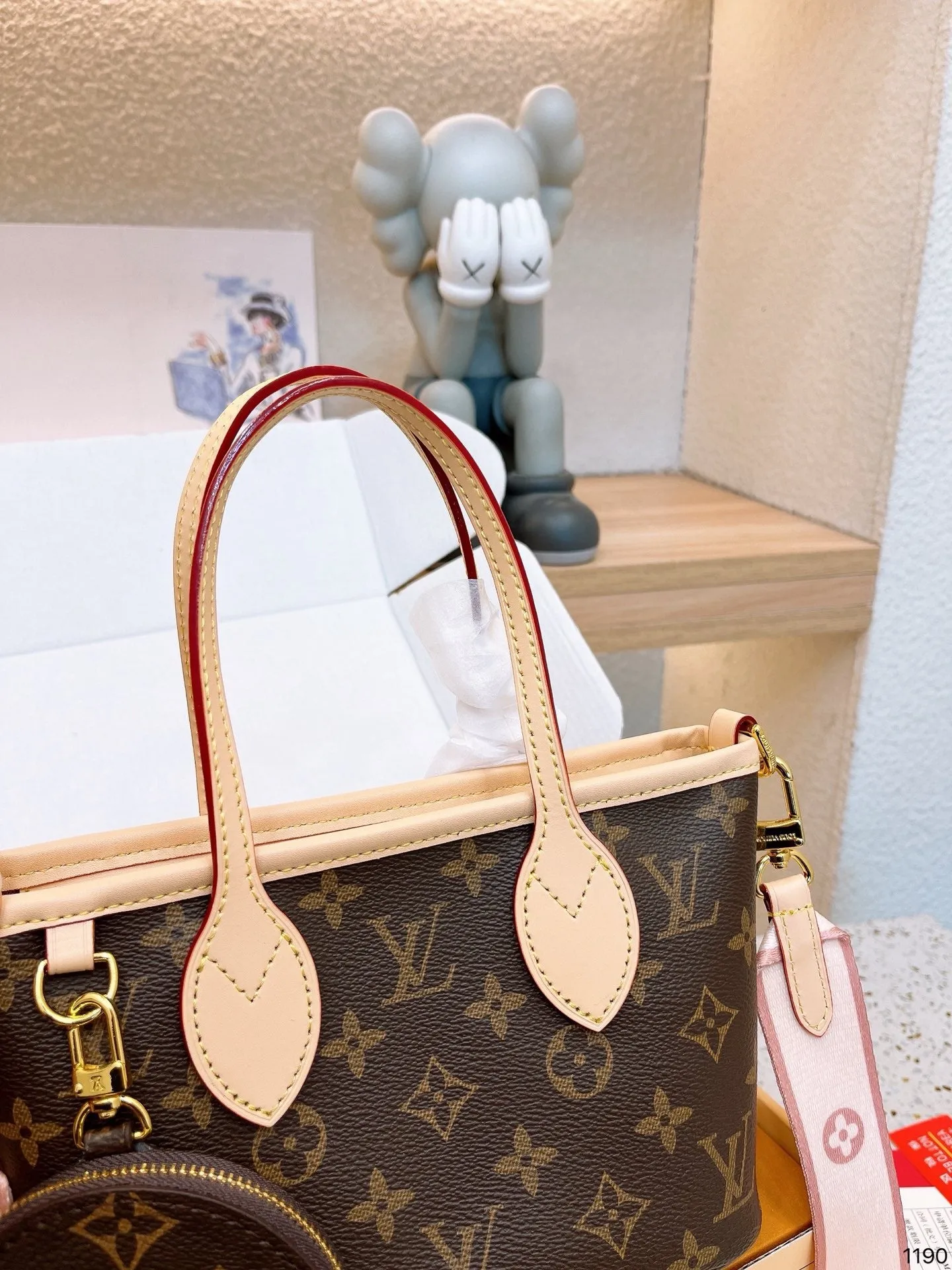 LB905 Neverfull BB / 9.4 x 5.5 x 3.5 inches