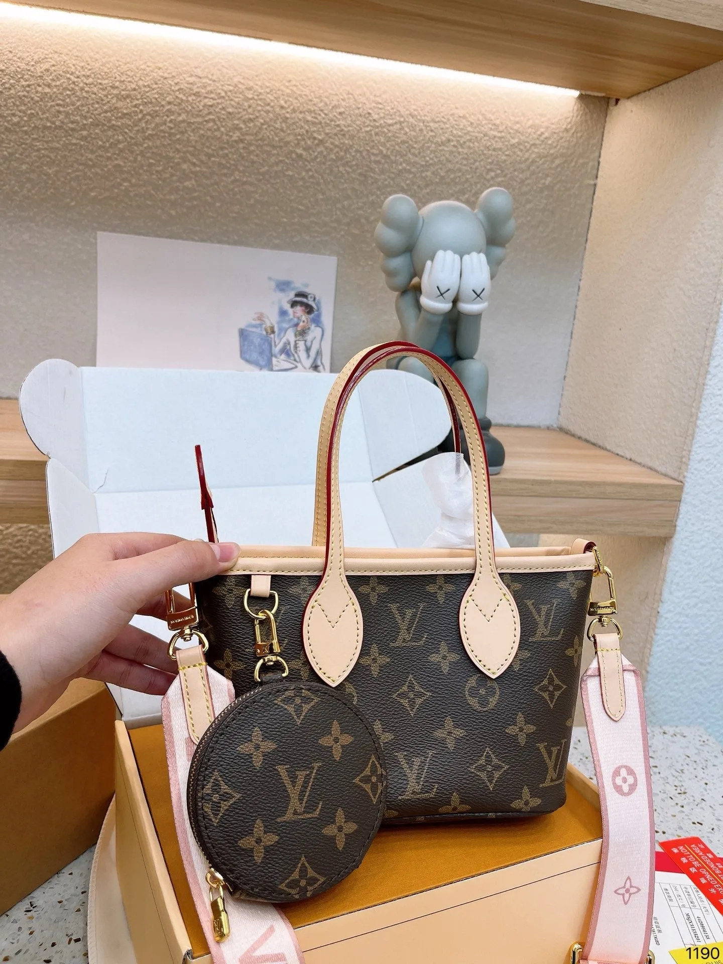 LB905 Neverfull BB / 9.4 x 5.5 x 3.5 inches